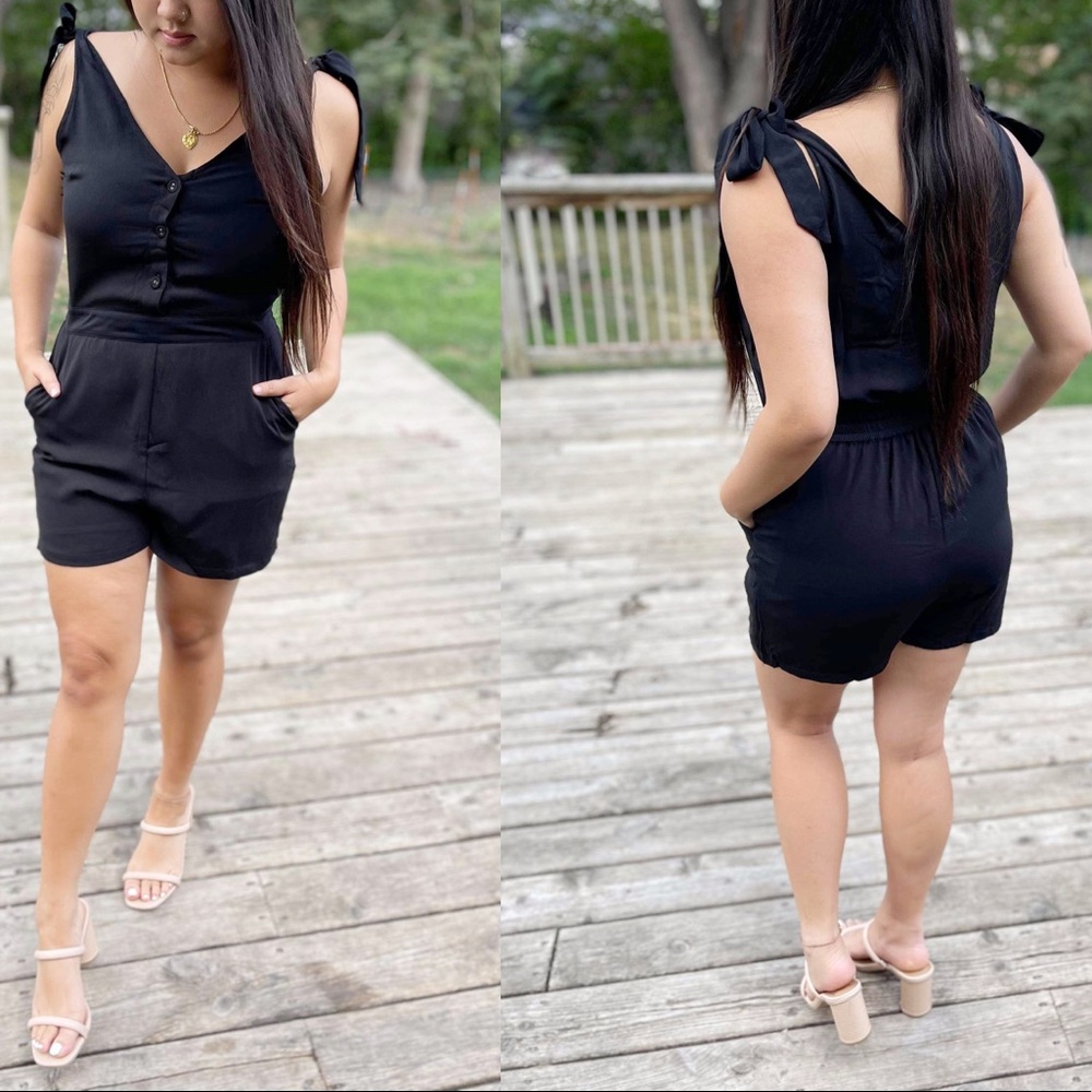 NWOT Knotted Shoulder Romper - Black